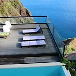 Hébergement de vacances Spacious House With Sea View In + Private Pool