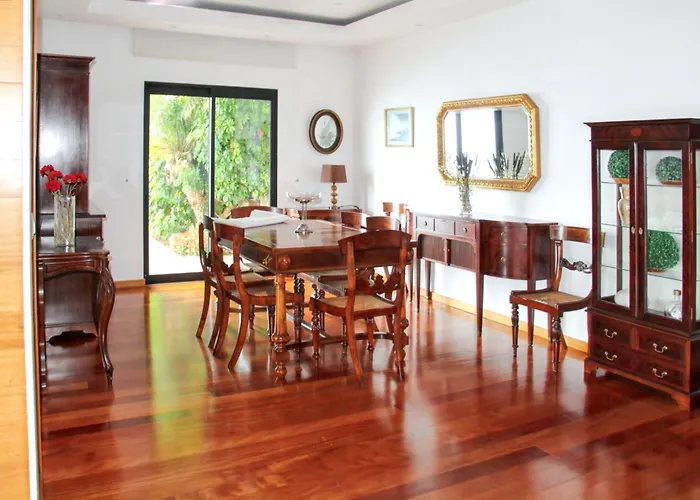 Сasa de vacaciones Spacious House With Sea View In + Private Pool *