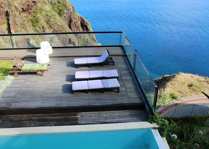 Сasa de vacaciones Spacious House With Sea View In + Private Pool